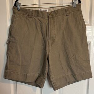 Columbia men’s tan 8” inseam cargo shorts size 34
